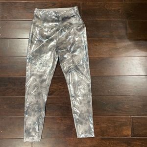Shiny Beyond Yoga leggings